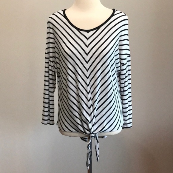 CABLE & Gauge Size L Black and White Striped Tie Front Top - Picture 1 of 5